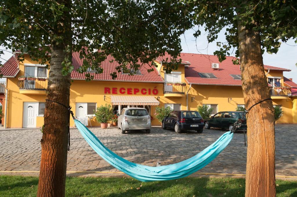 Hotel Autoscsarda Es Panzio Makó Exteriér fotografie